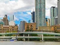 Highway alongside Brisbane River.